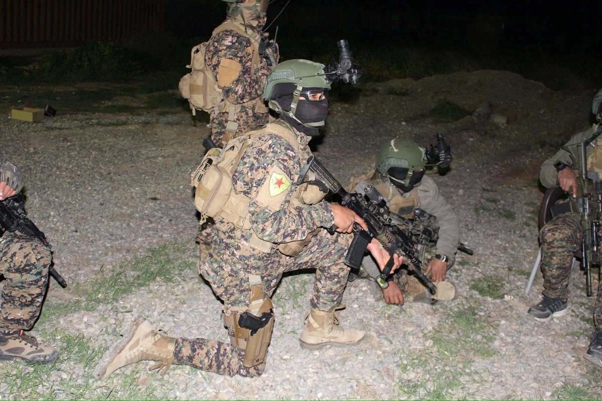 «Ρομπέν των Δασών» ο Ερντογάν: Σφαγή με τους Στρατηγούς – 25 νεκροί μόνο σήμερα  – Σε 8 μήνες θα καταλάβουν την Αφρίν -Θα τους μοιράσουν… «ρούχα» οι YPG!